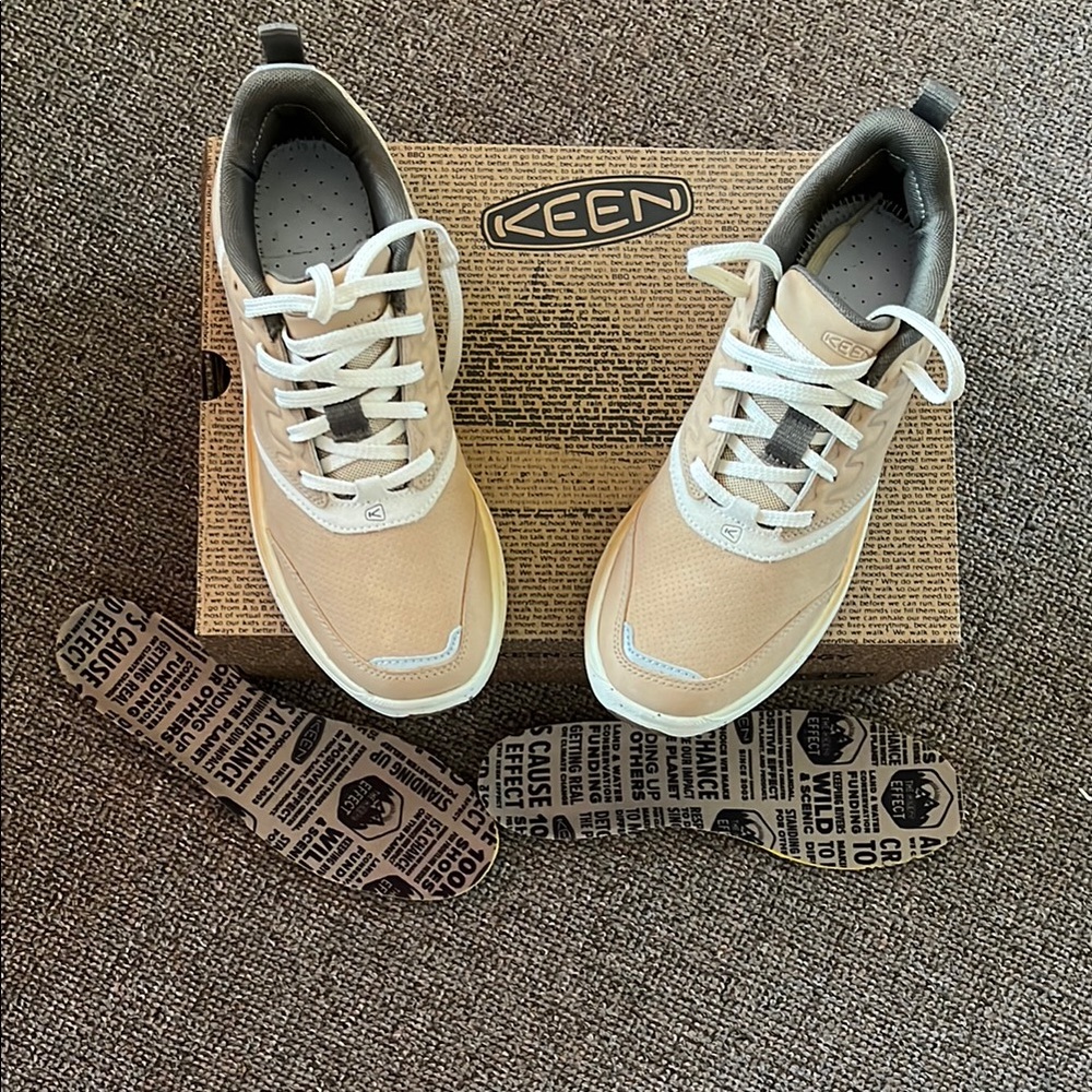Keen Safari/Birch Walking Shoes with Toe Protection
